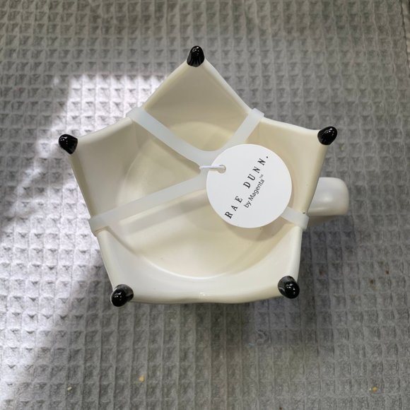 Rae Dunn QUEEN Mug with Crown Topper - Picture 2 of 2